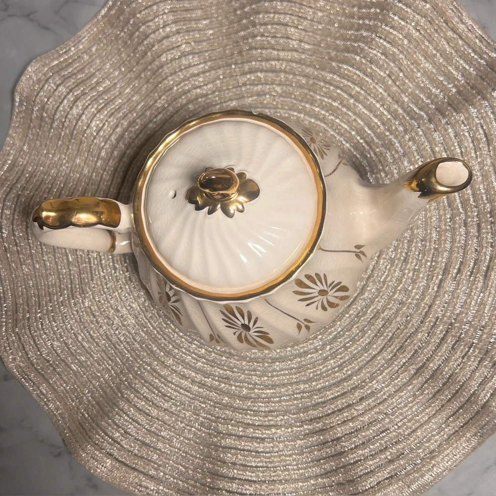 Vintage Sadler England 3147 P2 Teapot Crackle Glaze Gold Trim Cottagecore Chip